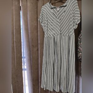 V neck maternity dress